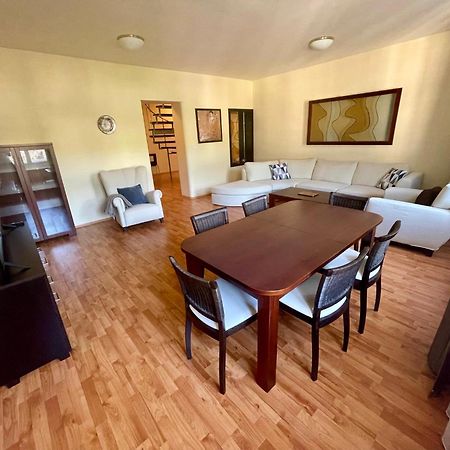 Huge Two Floor Apartment On The Park Colonnade With Free Parking For One Car, 160 Sqm Karlsbad Buitenkant foto
