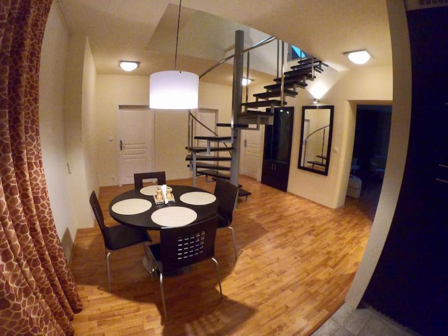Huge Two Floor Apartment On The Park Colonnade With Free Parking For One Car, 160 Sqm Karlsbad Buitenkant foto