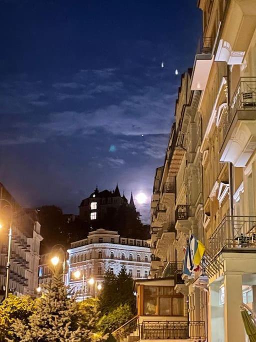 Huge Two Floor Apartment On The Park Colonnade With Free Parking For One Car, 160 Sqm Karlsbad Buitenkant foto