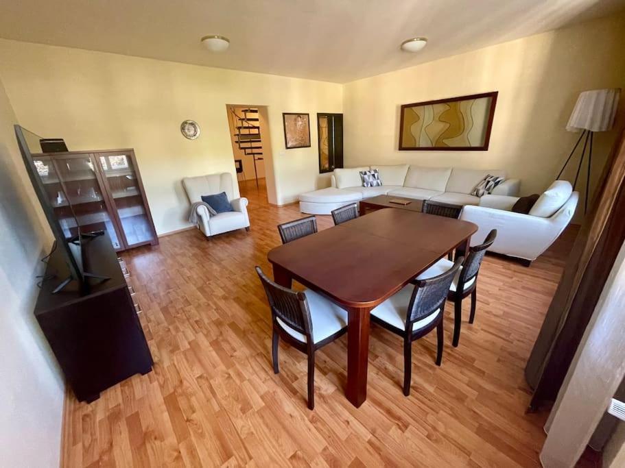 Huge Two Floor Apartment On The Park Colonnade With Free Parking For One Car, 160 Sqm Karlsbad Buitenkant foto